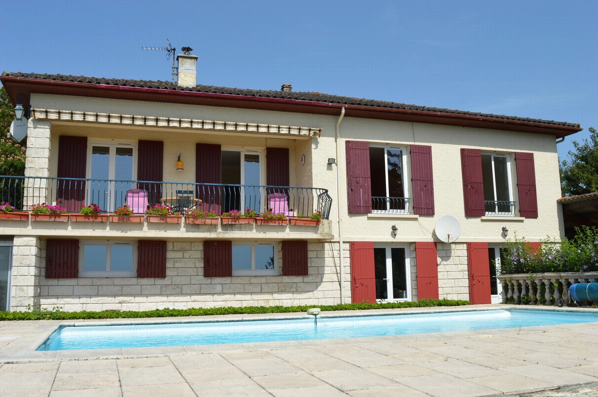 Spacieuse Maison Familiale avec Piscine, Vue Panoramique et Cadre Paisible