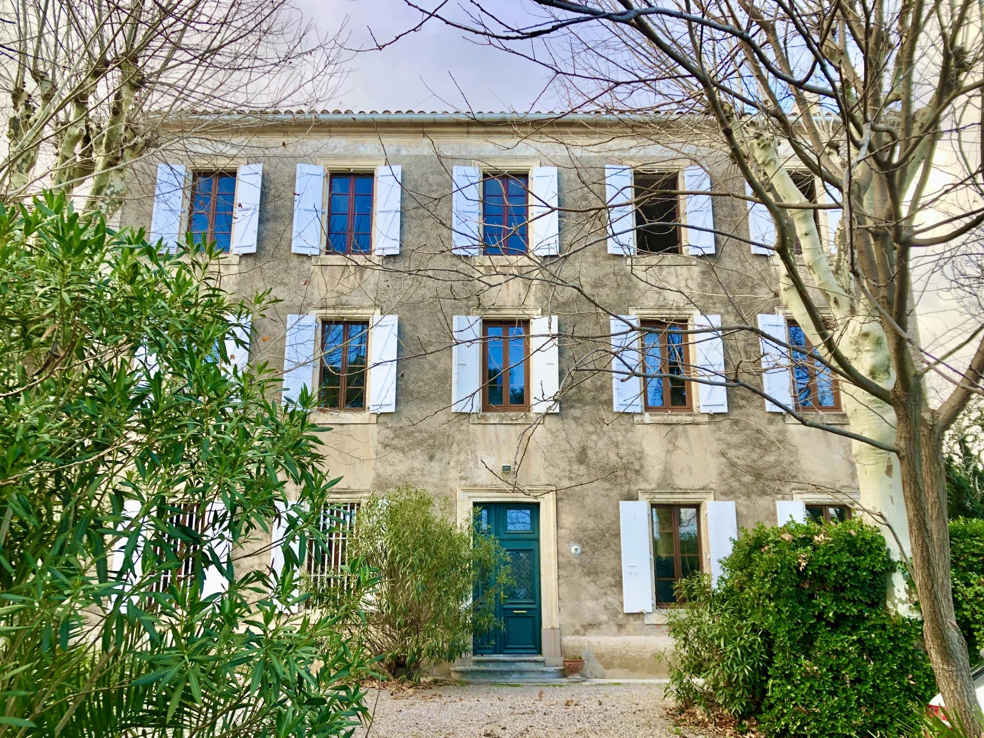 Elegant period apartment with a large garden