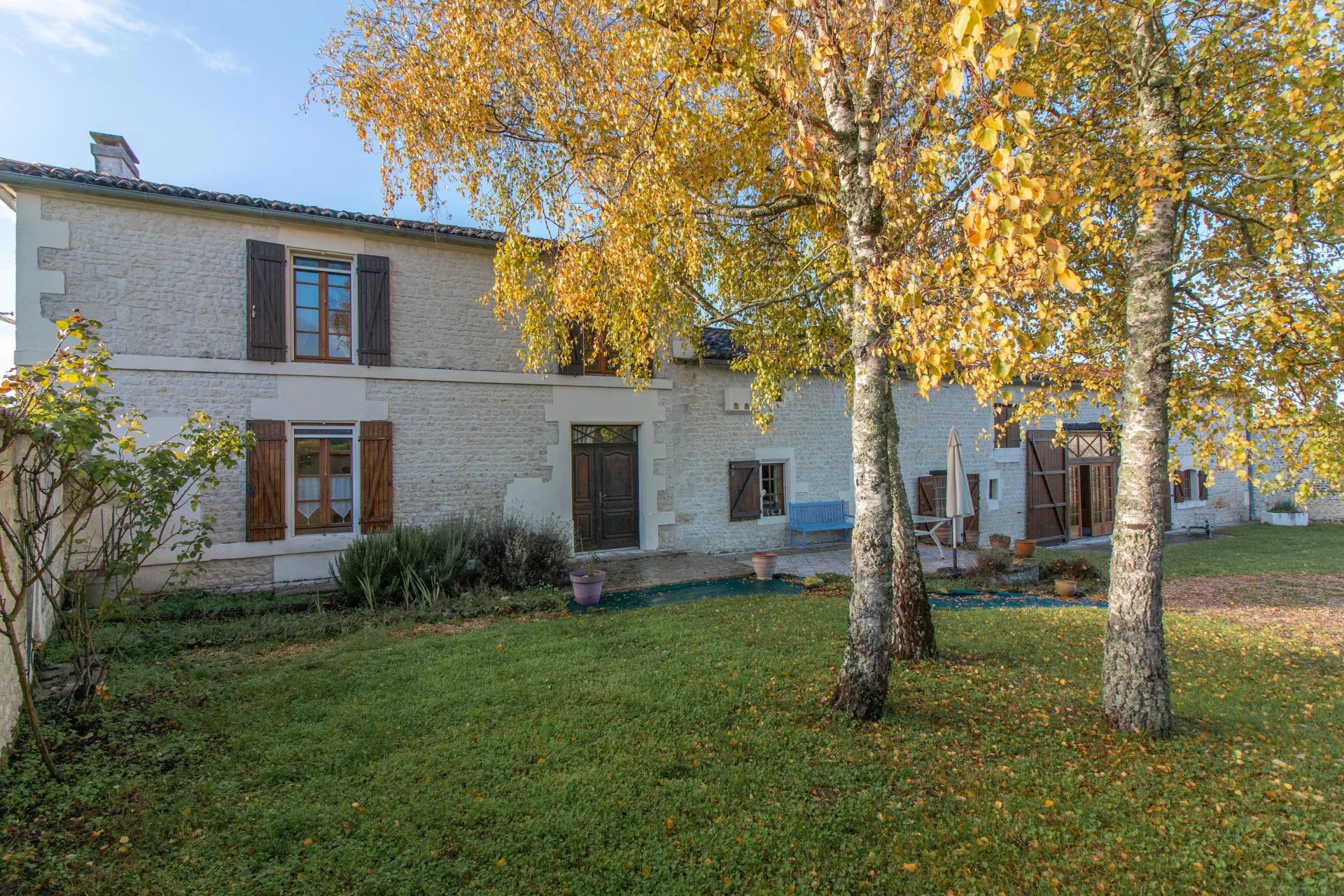 Spacieuse maison de campagne avec vue sur les vignobles