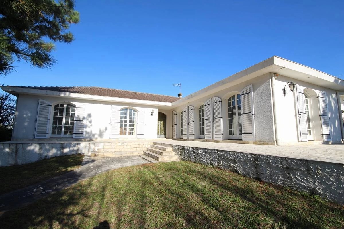 Charmante maison des années 70 avec 3 chambres et jardin à deux pas des premiers commerces