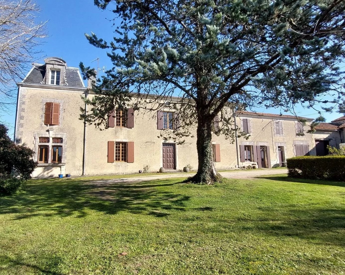 A beautiful 18th century Logis, close to the historic village of Tusson