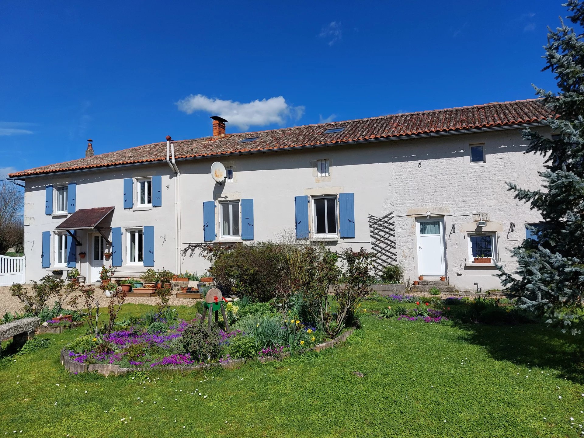 Beautiful 4-bed stone longère with walled garden