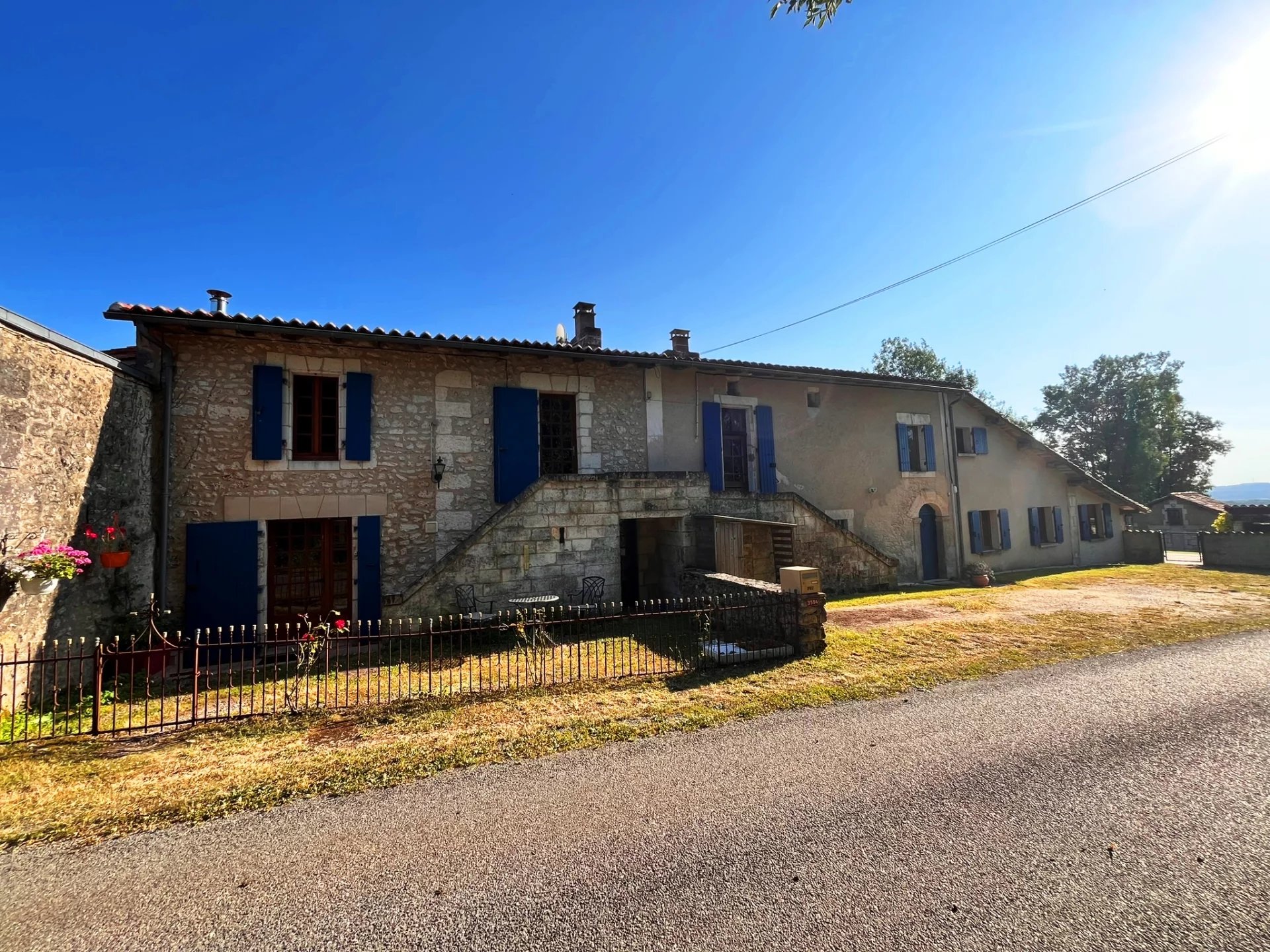 Charmante propriété en pierre avec maison d'amis, piscine et jacuzzi !