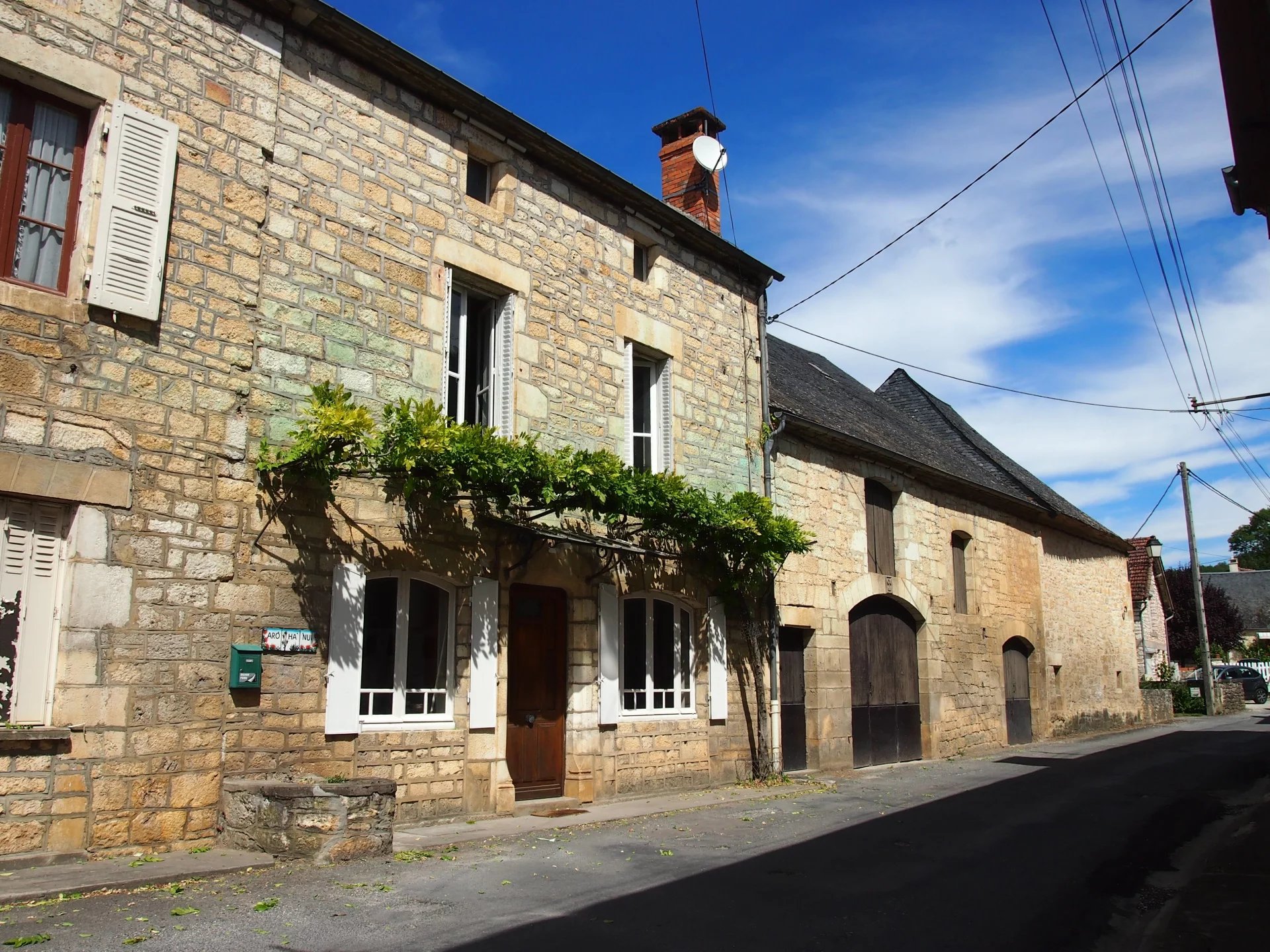 Spacious 4 bed village house with views of the countryside and large barn