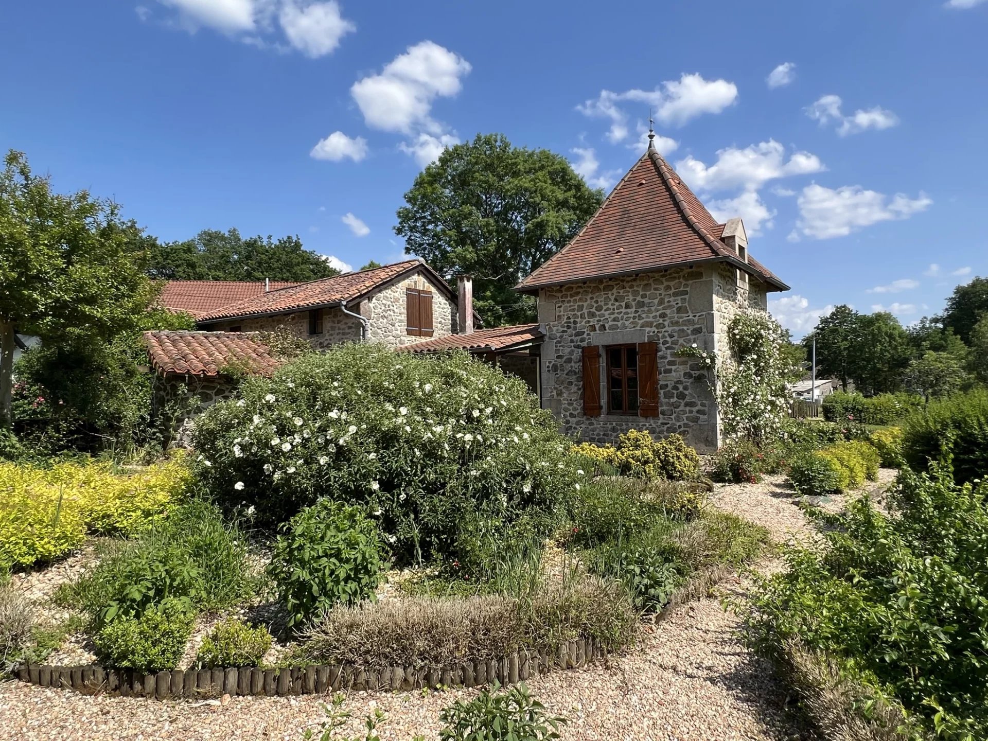 Belles vues de cette ancienne maison en pierre