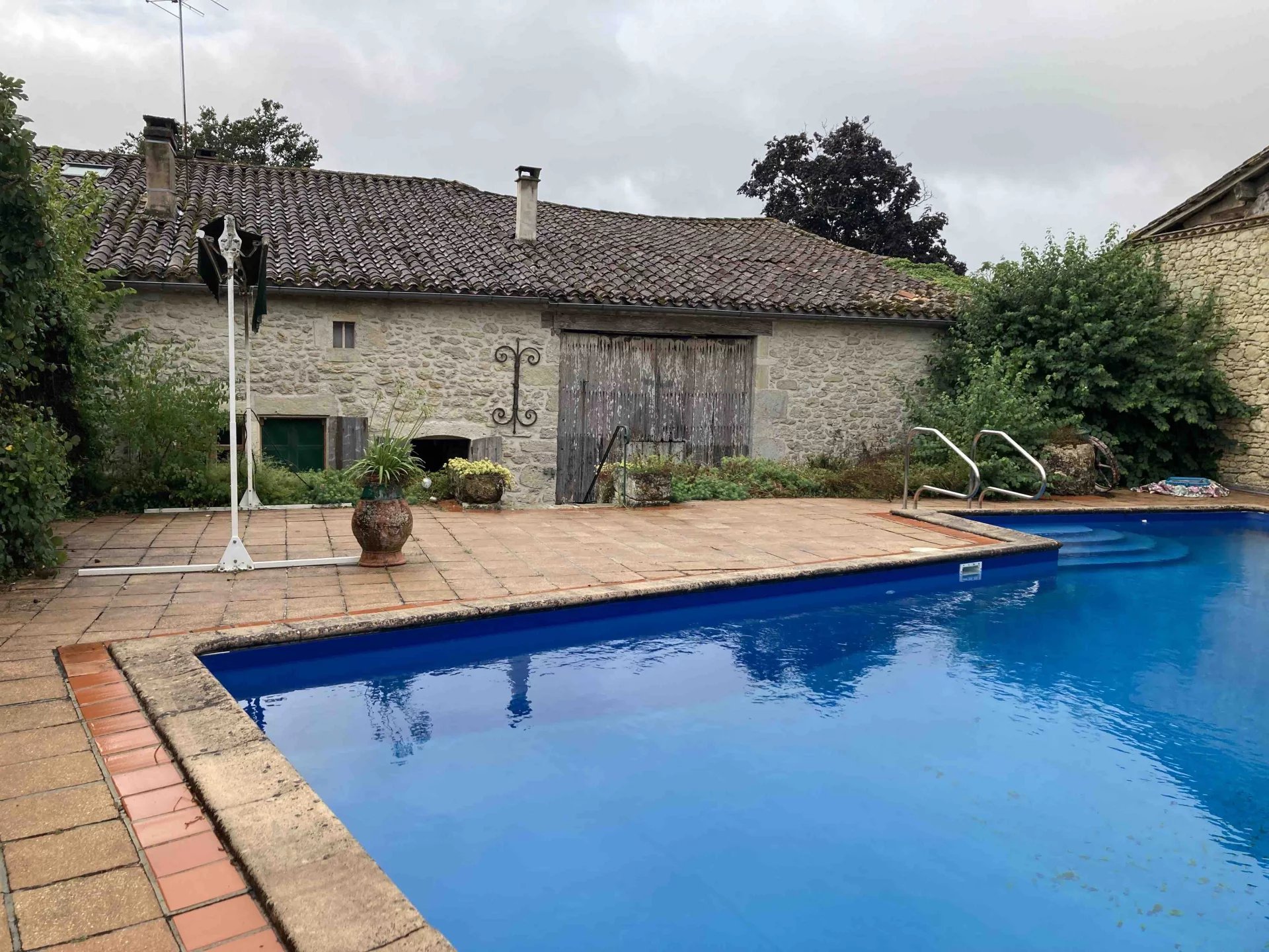 Maison de caractère, avec vue imprenable, grange et piscine.