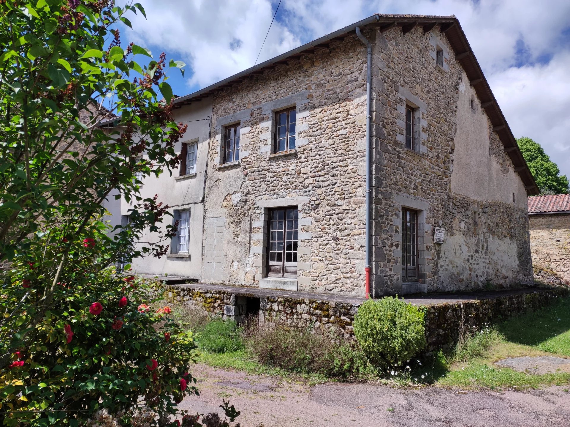 Two houses in the heart of a Dordogne hamlet