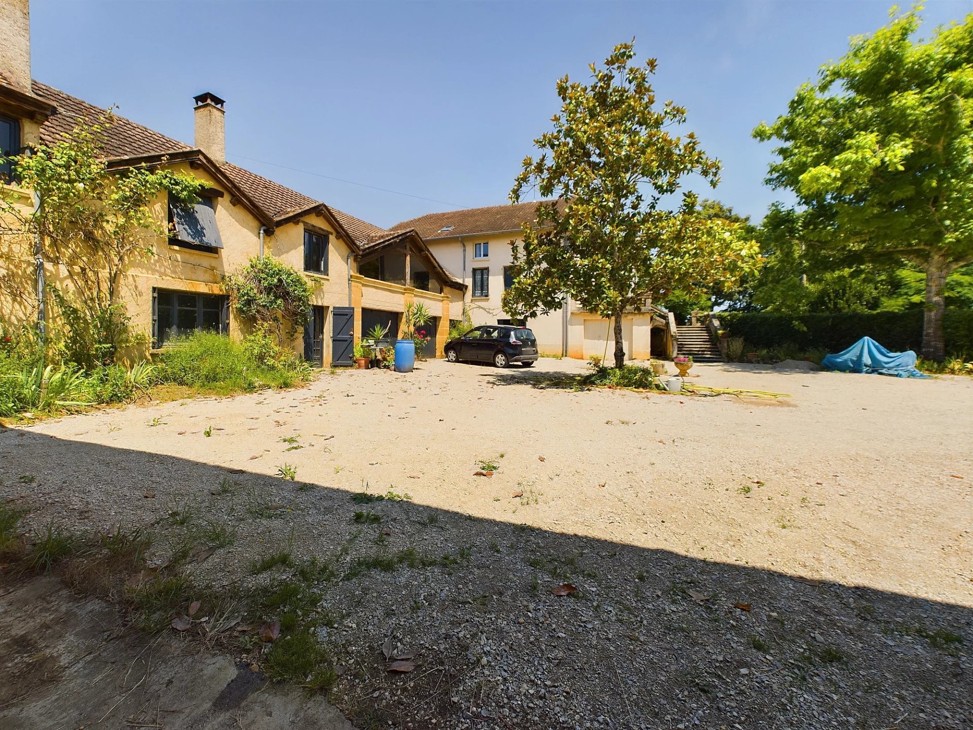 Maison de 4 chambres avec 1 appartement de 1 chambre et 7 hectares de terrain, près de Cazals