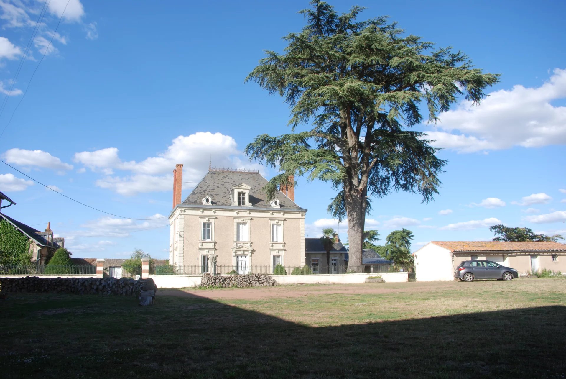 Maison de Maitre with outbuildings and 4ha