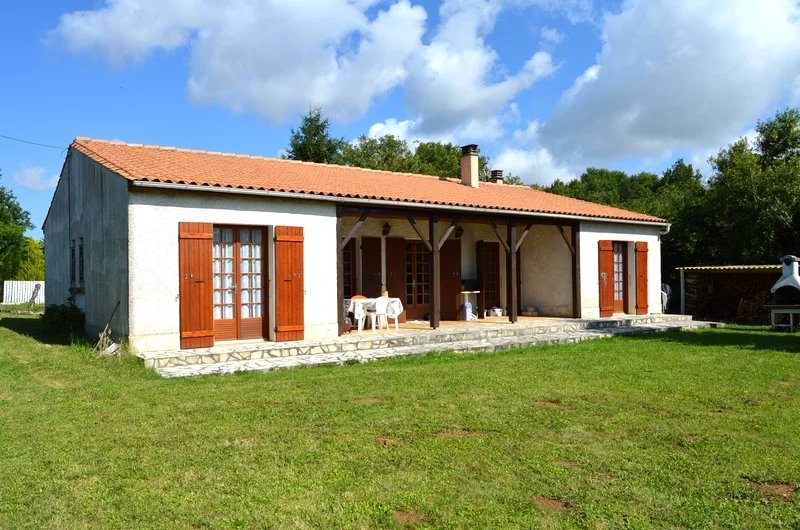 4-bed bungalow just 5 minutes from the picturesque village of Nanteuil-en-Valle