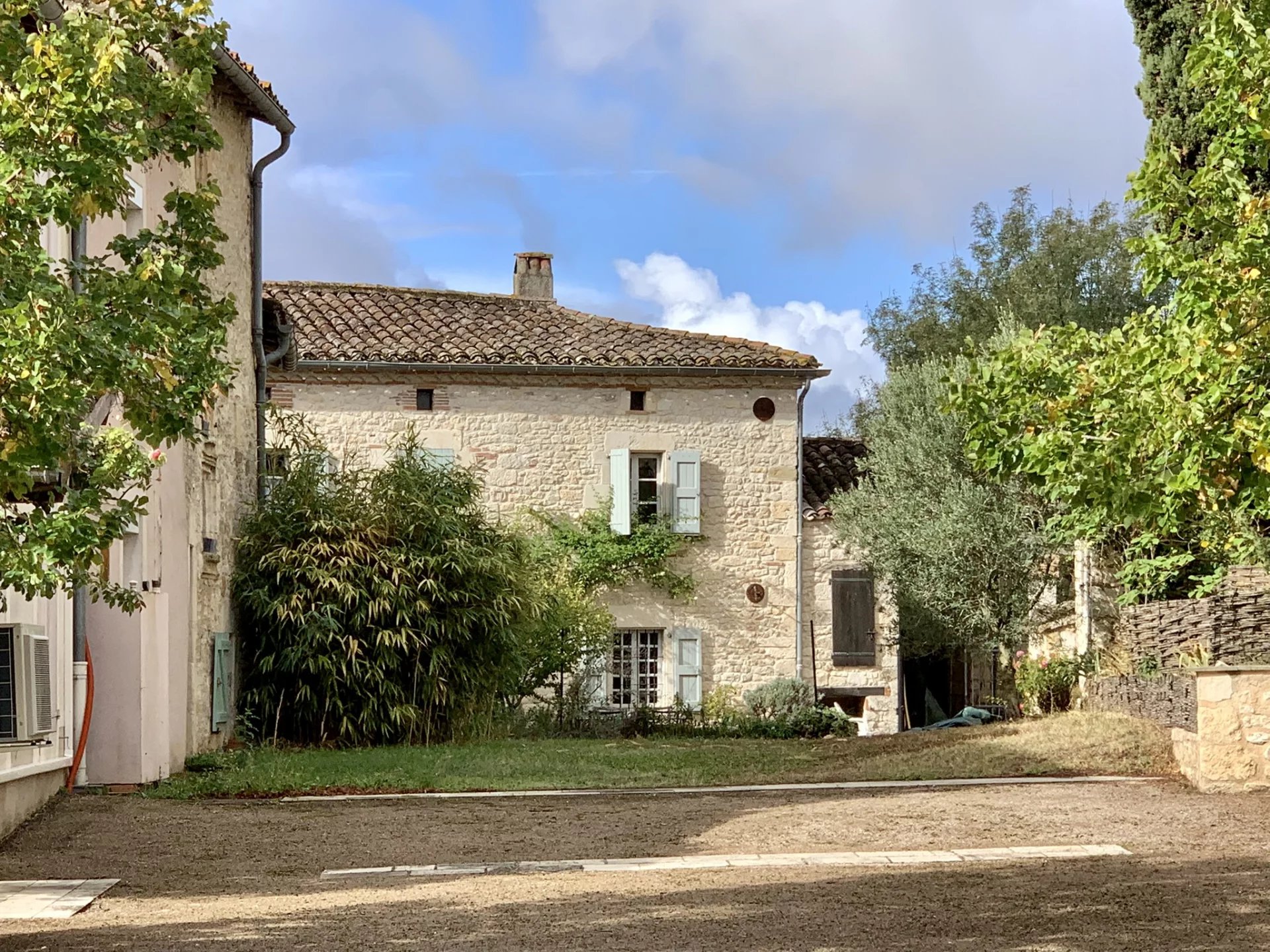 Two charming Tuscan-style houses in the Tarn