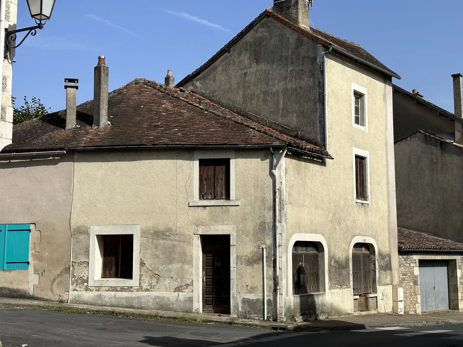 Property with renovation potential in perfect village