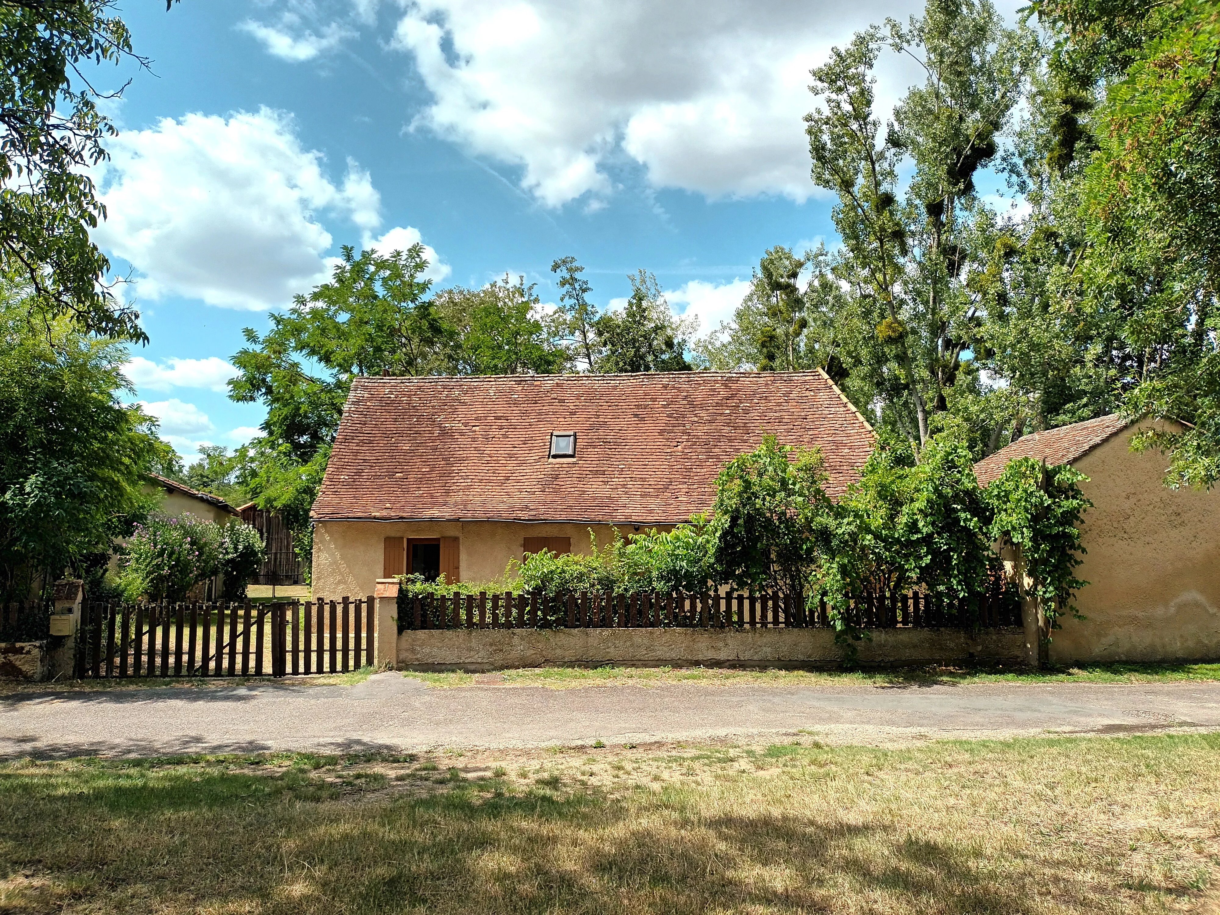 Perigourdine farmhouse with meadow in Bergerac