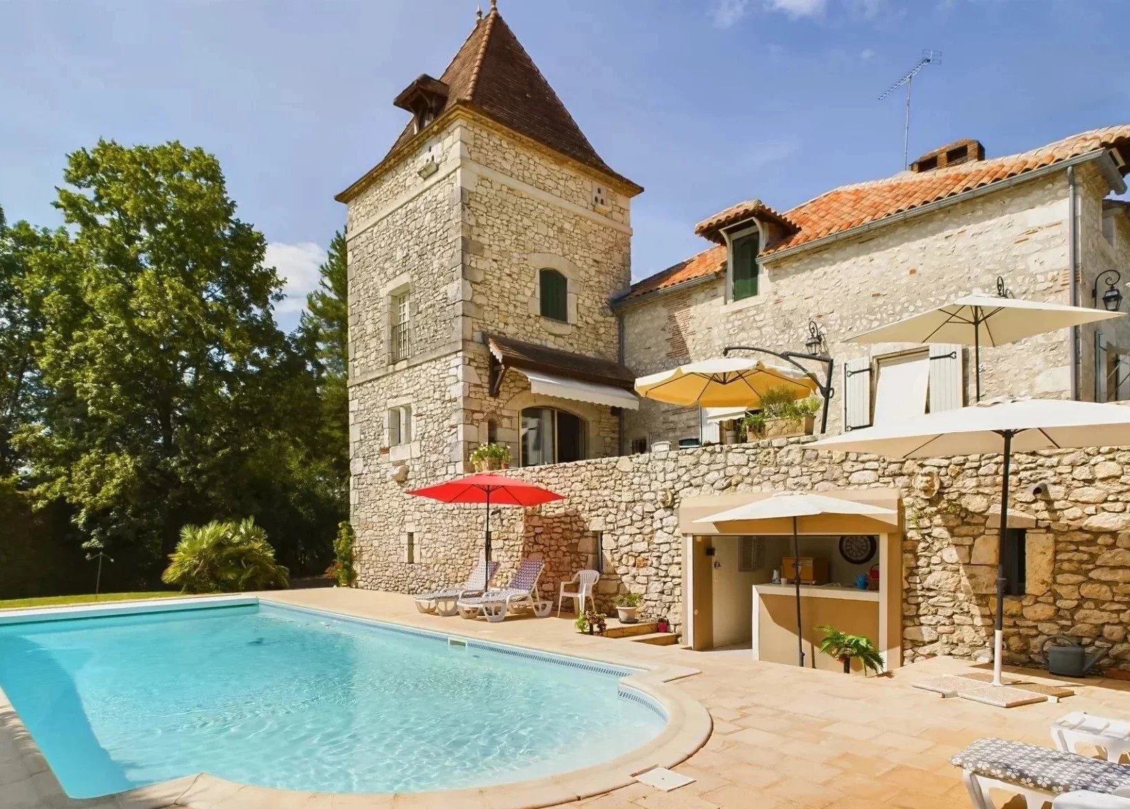 Superb stone property with swimming pool