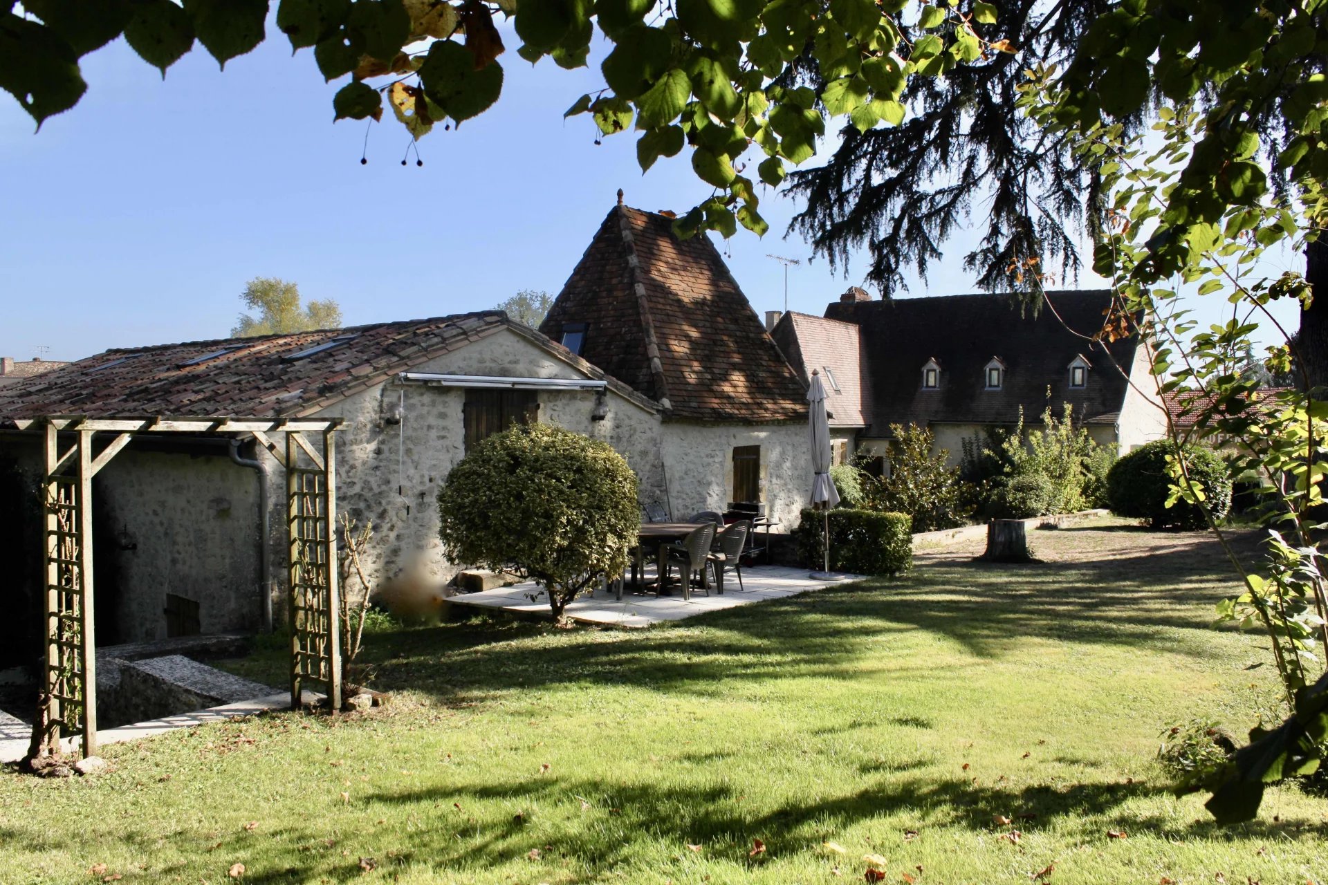 Character filled house with cottages on the edge of an historic village