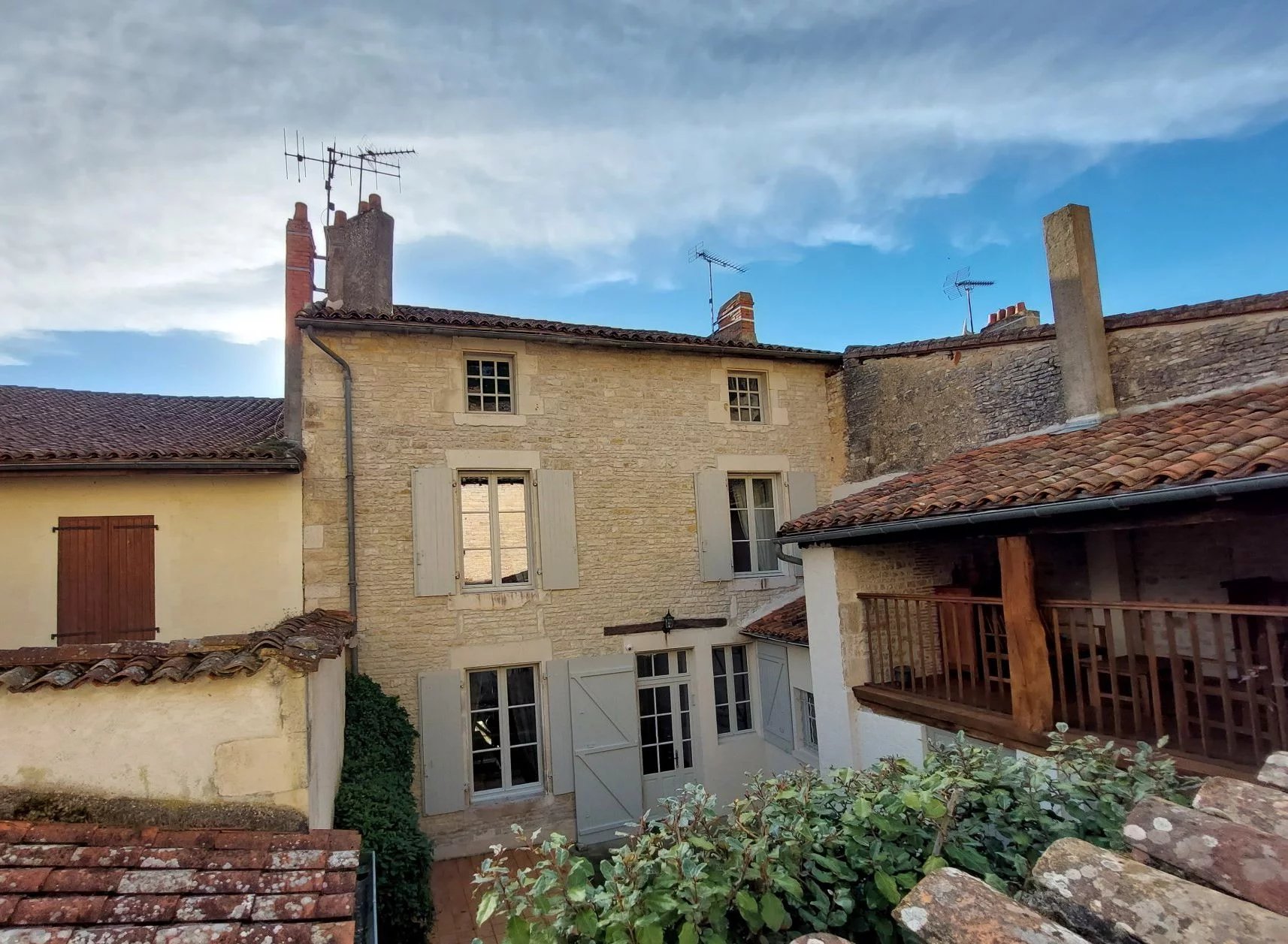 Belle maison de ville à Verteuil