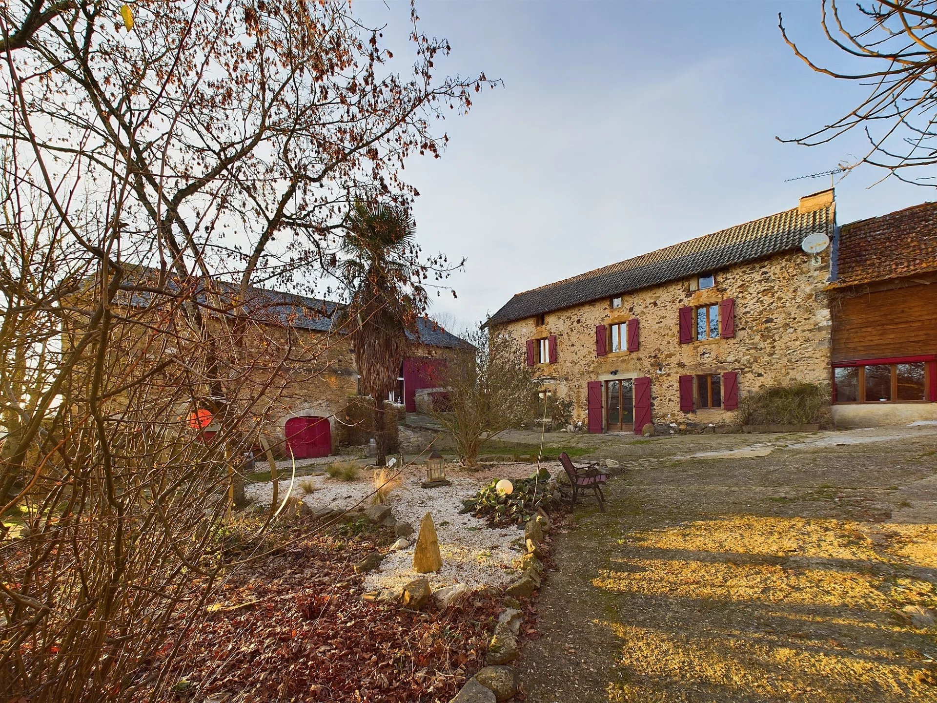 Welcome to this exceptional rural property in the Tarn!