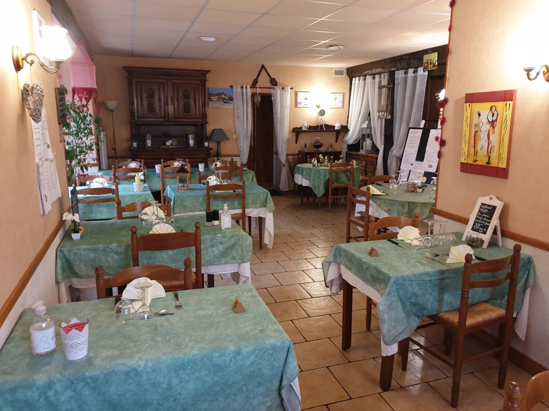 Restaurant avec deux appartements