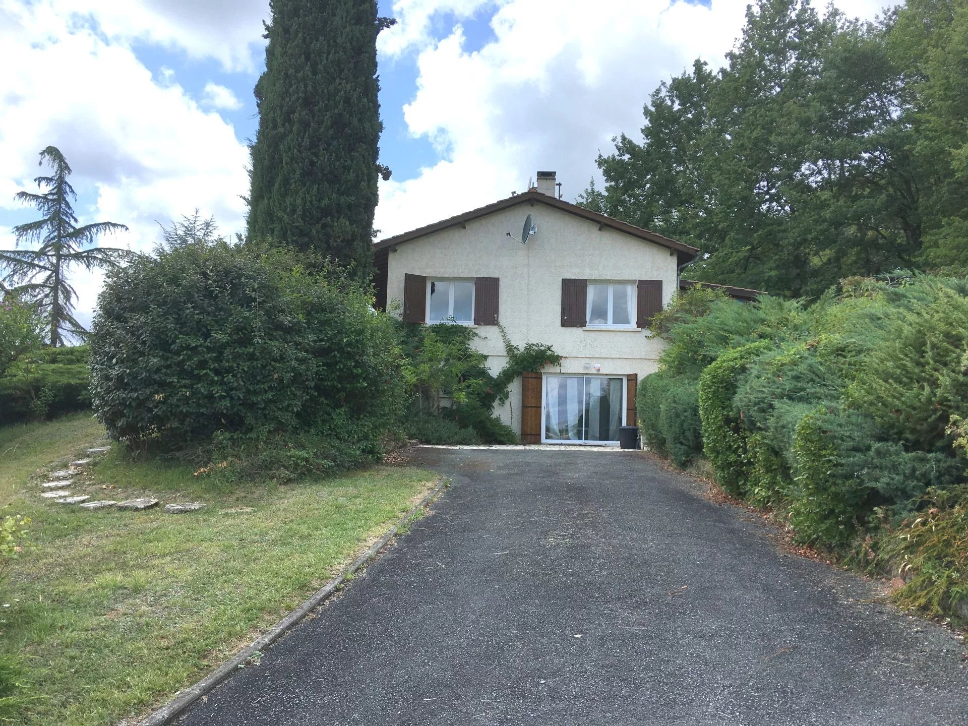 Une maison de campagne de 5 chambres