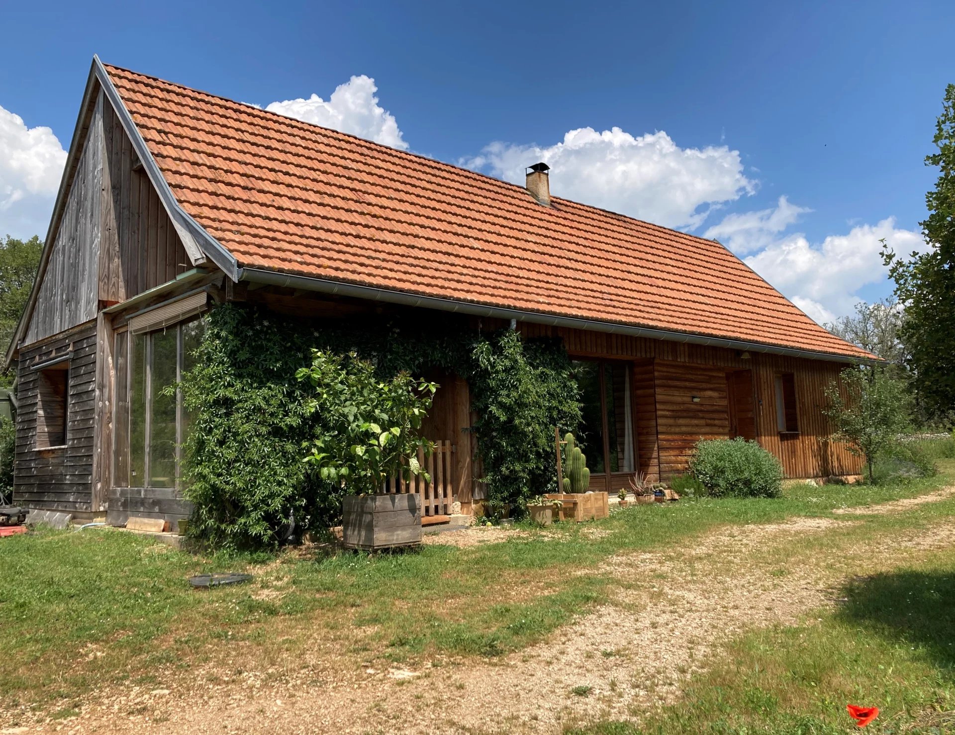 Belle maison écologique dans un endroit paisible sur 1ha de terrain