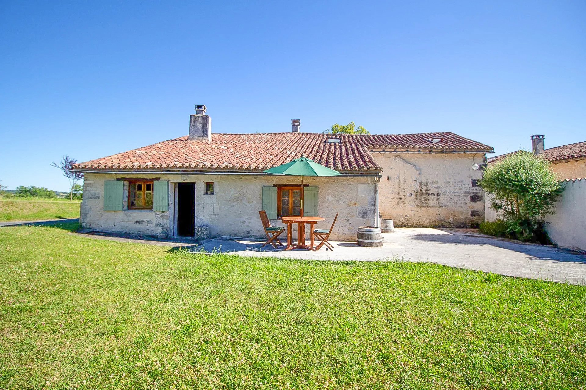 Belle maison au calme avec commerces à pied!