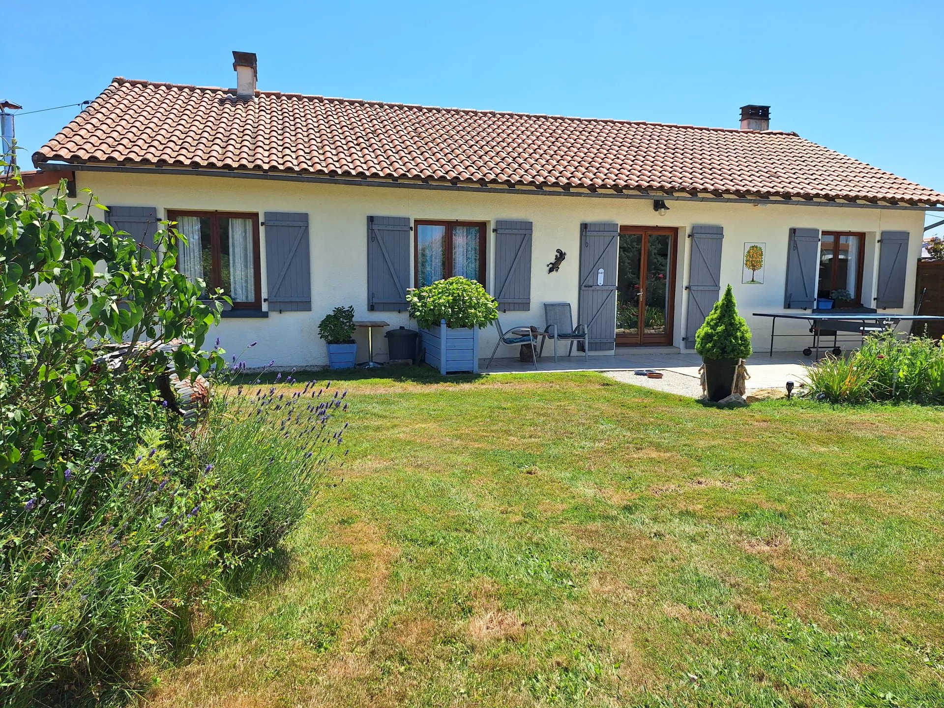 Delightful single storey with far reaching views