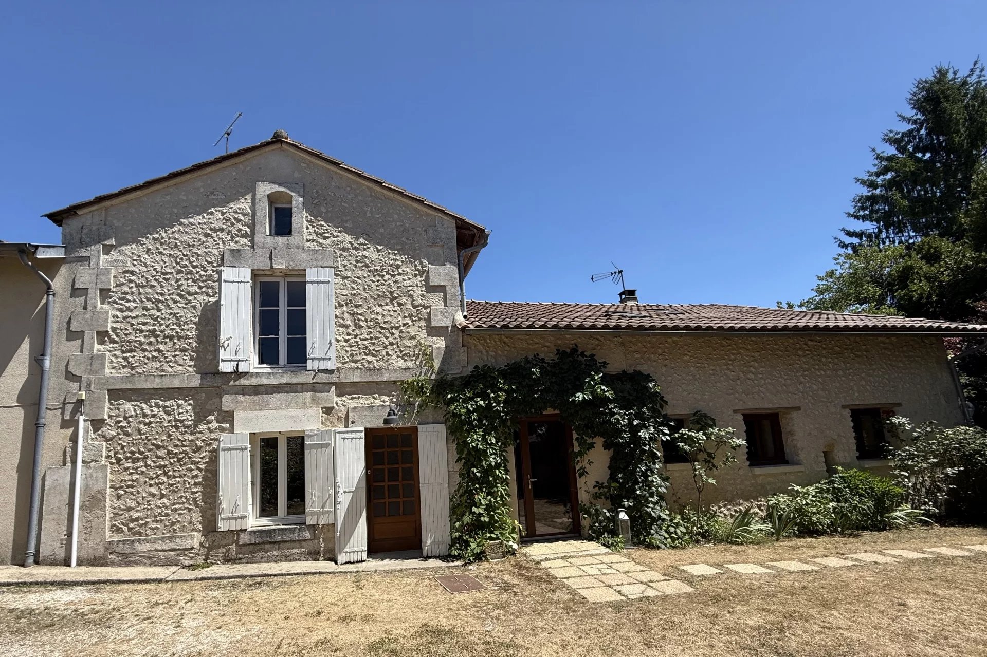 Maison de village magnifiquement rénovée avec maison attenante à rénover