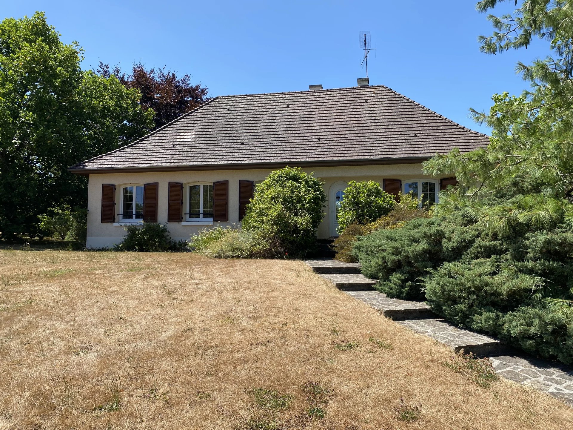 Spacious family home with large garden and excellent energy performance