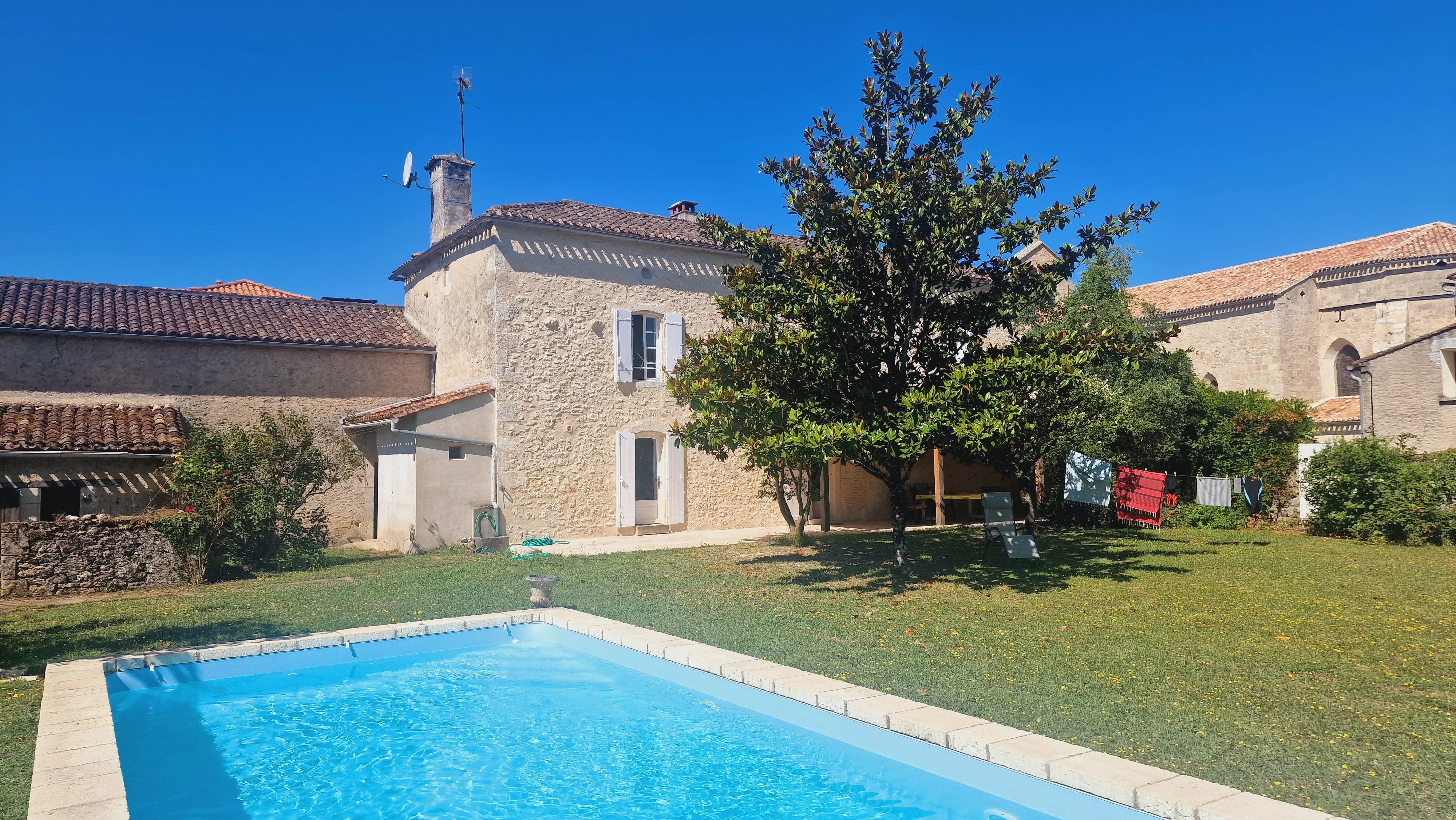 Pretty village house with pool and barn