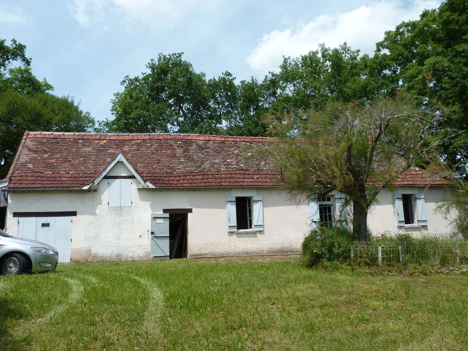 Stone house with 2 bedrooms to renovate and possibly enlarge, on 2 acres with stone barn