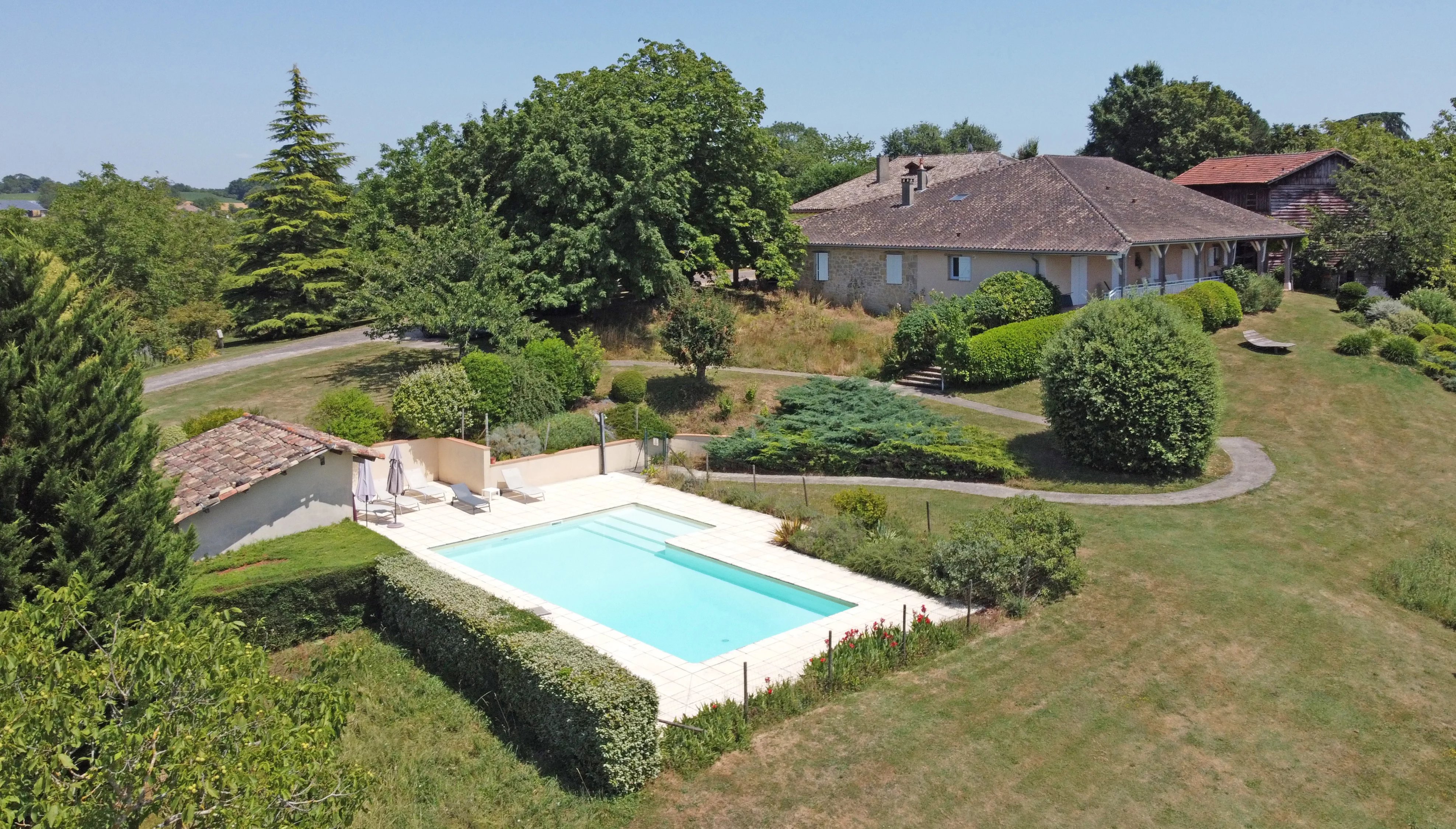 Elegant Country Estate with Guest House and Guest Annexe in Tranquil Setting
