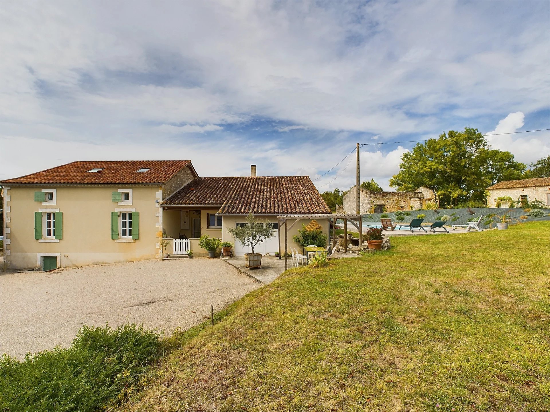 Charming farm house with swimming pool and small vineyard