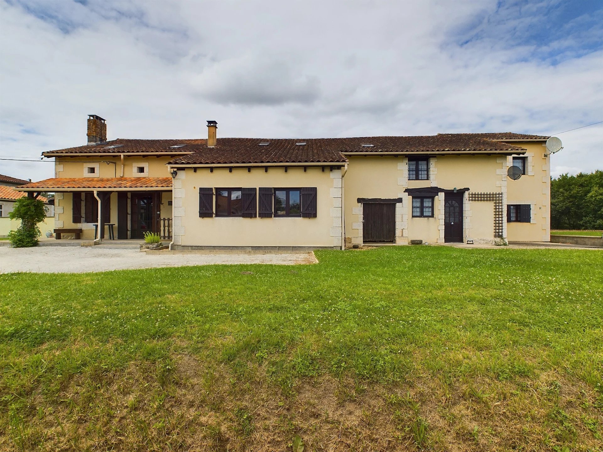 Très grande maison avec potentiel de gîte supplémentaire/terrains à bâtir