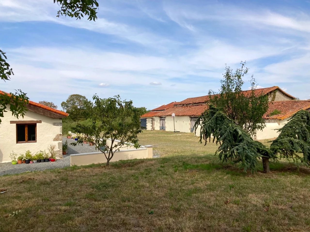 Grande maison à la campagne avec vue et possibilité de gites