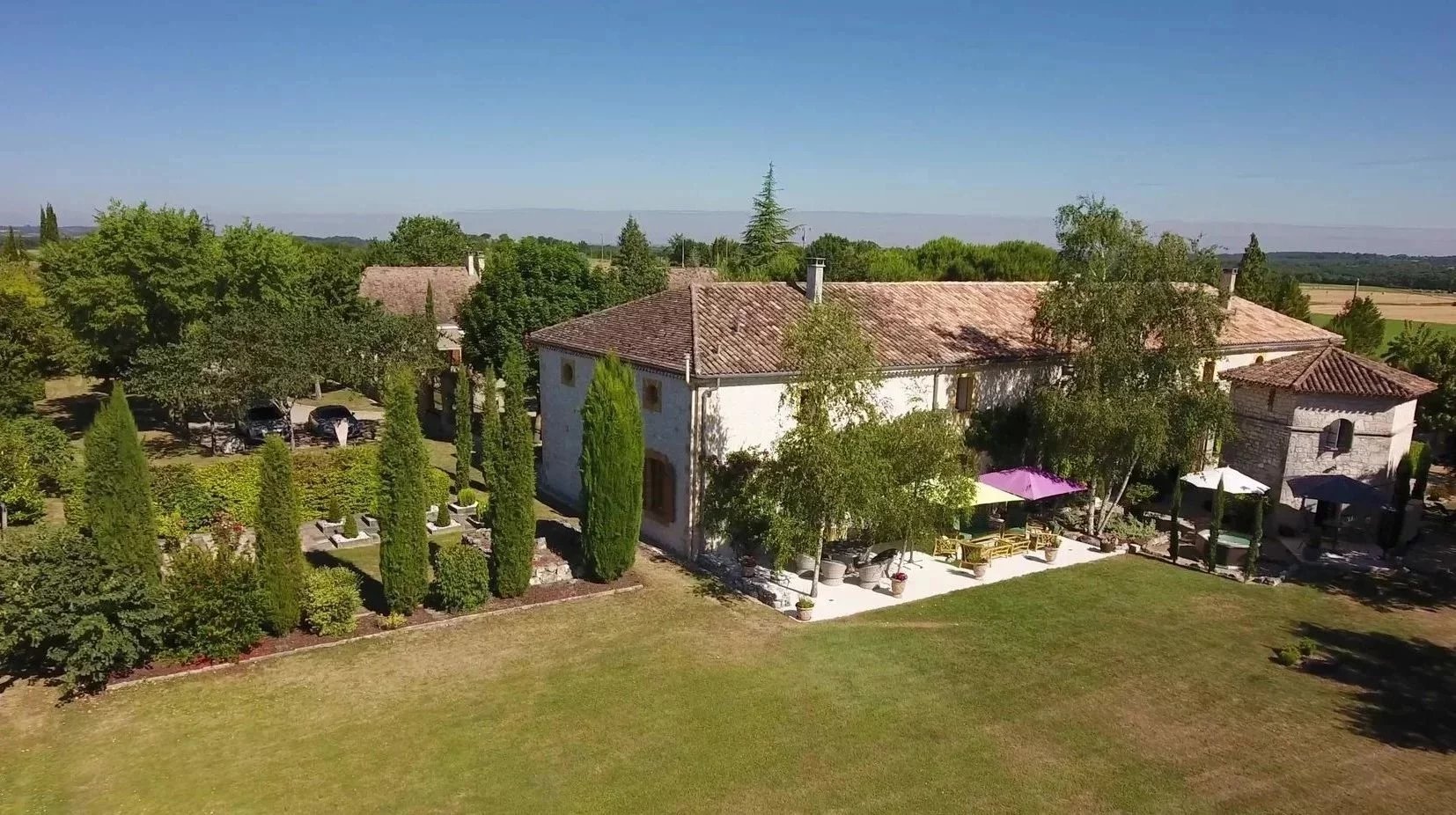 Spectaculaire manoir du 18ème siècle avec piscine et revenus potentiels