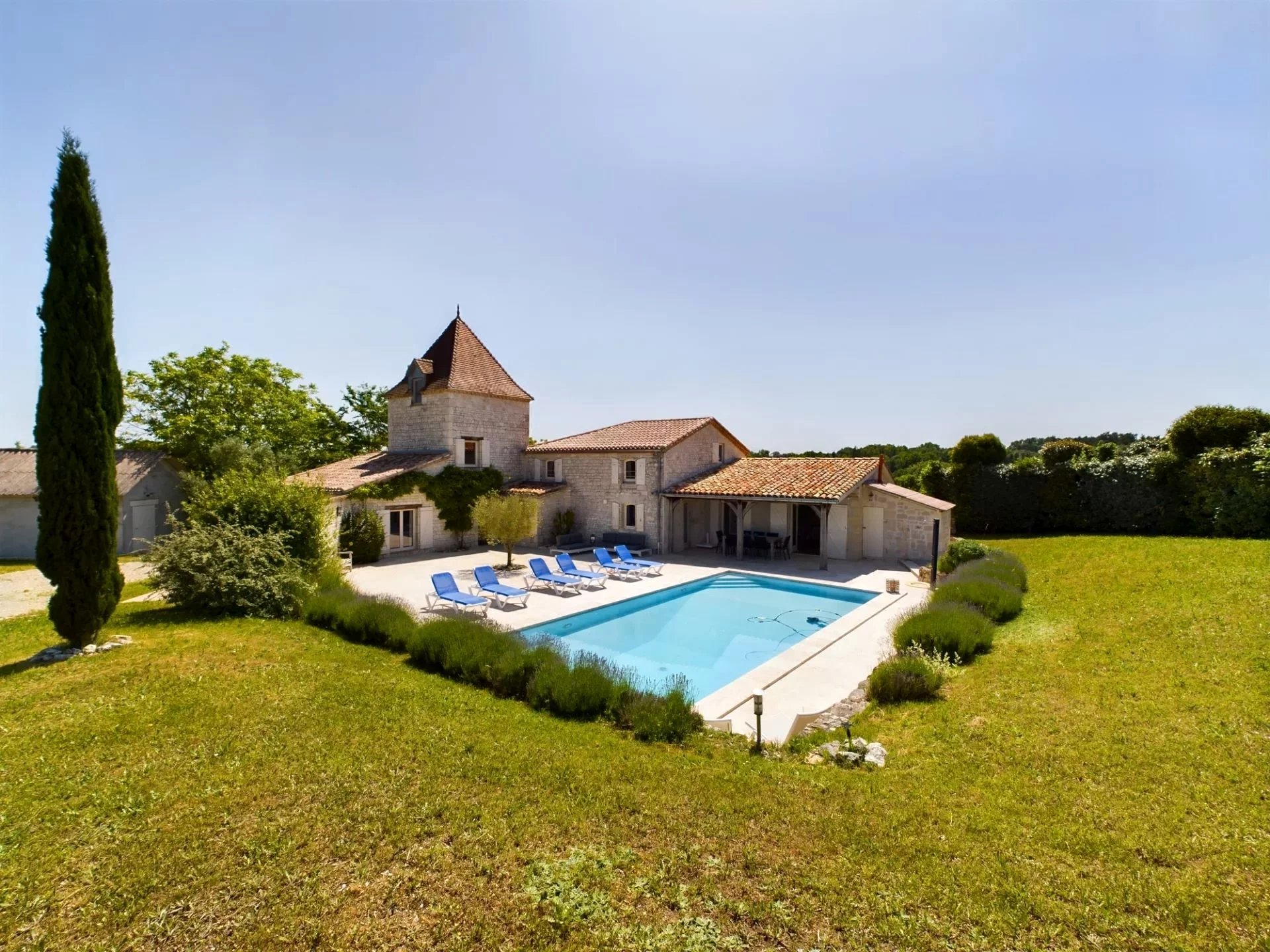 Lovely house with pool