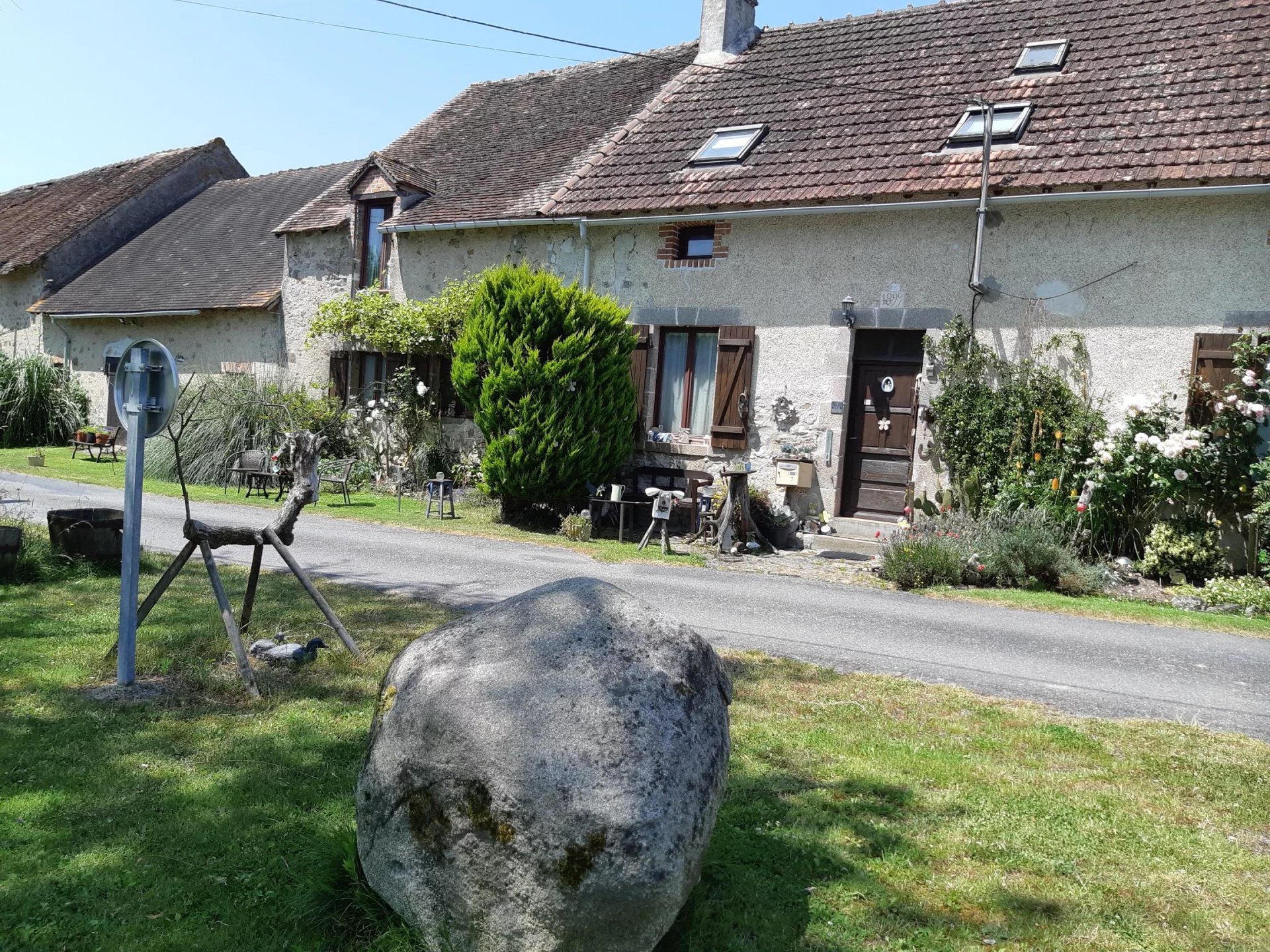 Ferme du début du 20ème siècle, nombreuses dépendances, maison à rénover, piscine