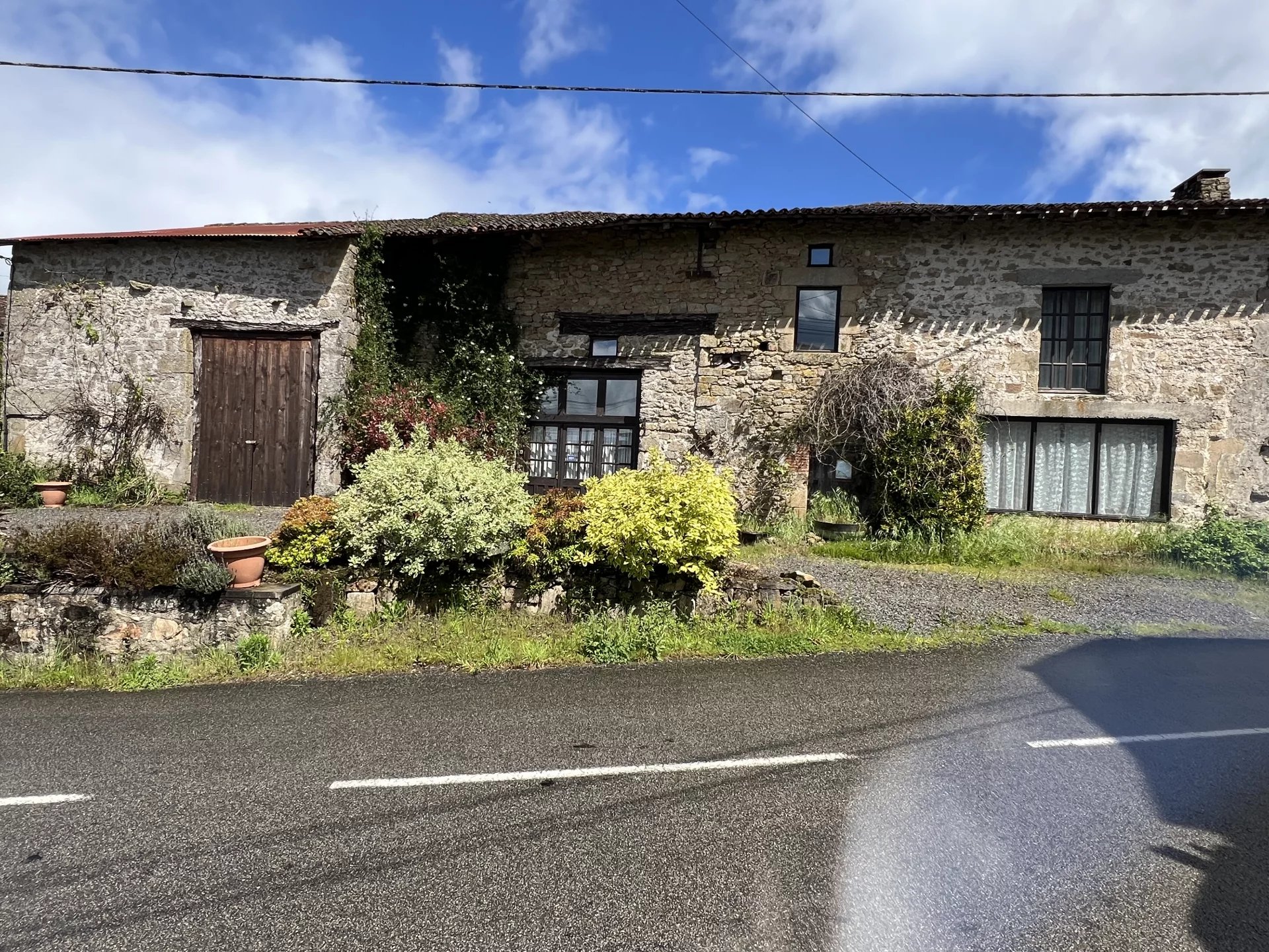 Wonderful stone house in a popular location