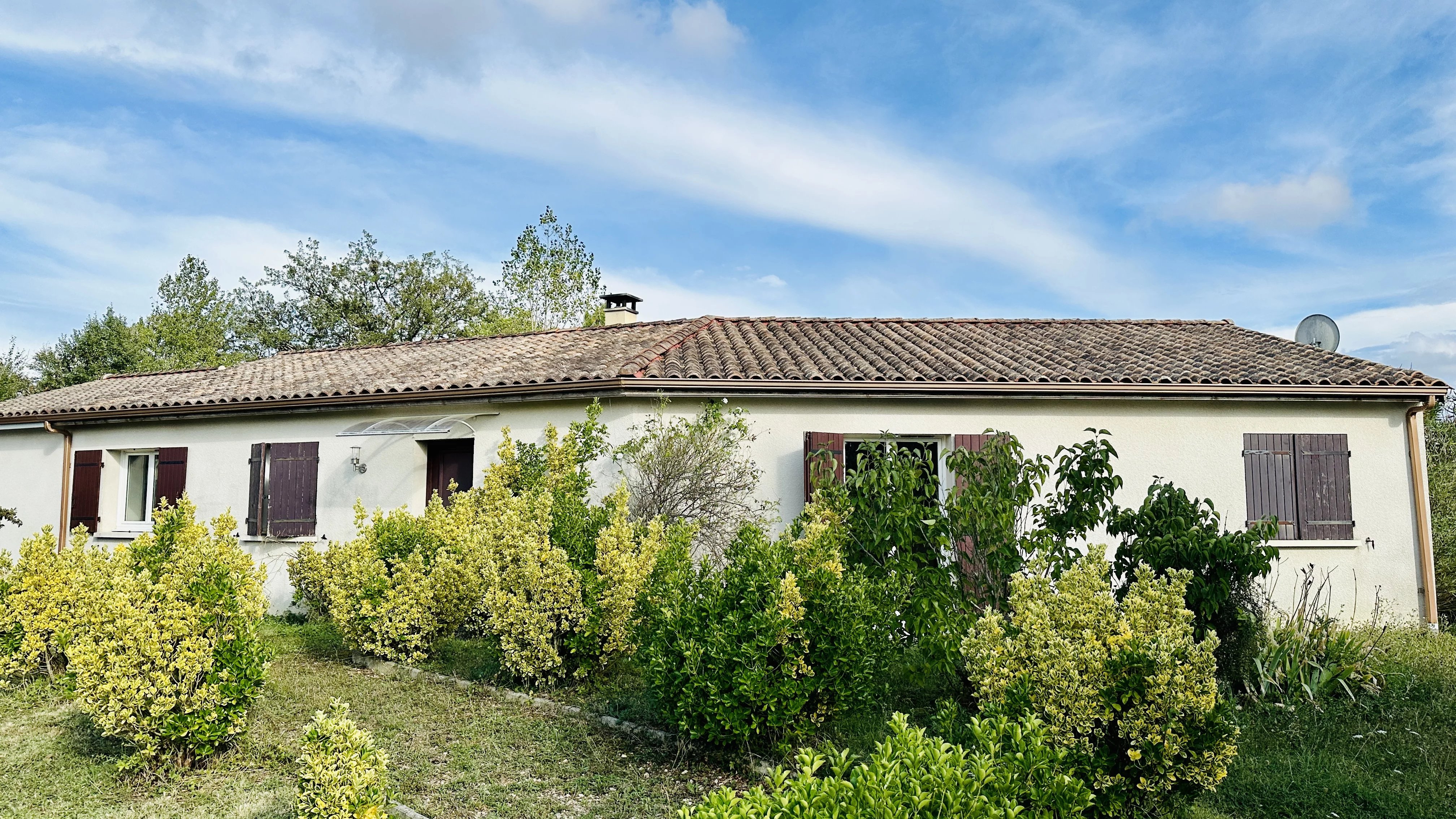 Propriété spacieuse de 3 chambres avec jardin et intimité