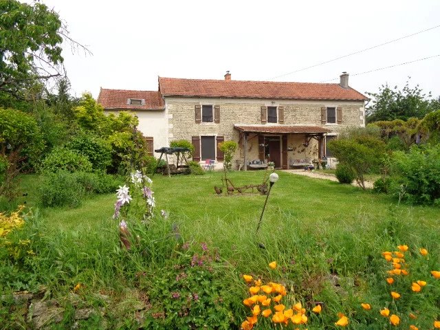Traditional stone farmhouse and guest cottage set in private grounds