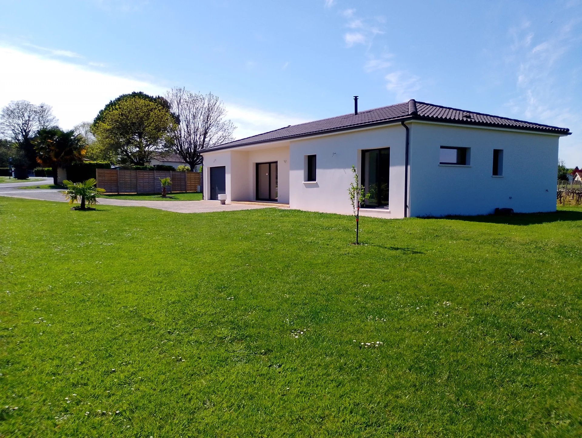Single-storey house completed in 2022 near Jonzac