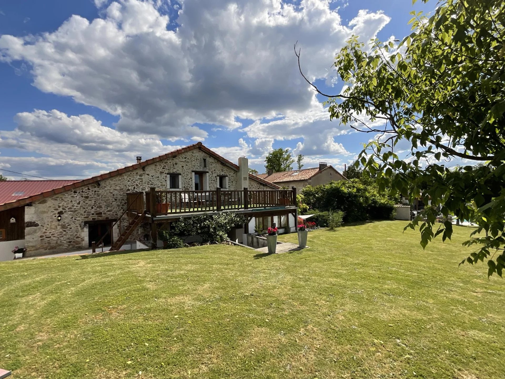 Stunning 6 bedroom barn conversion with countryside views