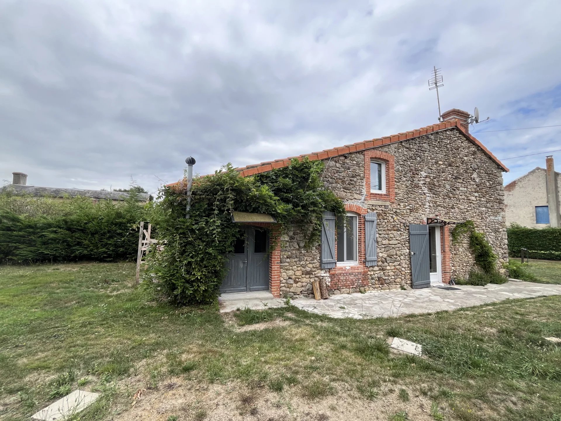 Maison rénovée de 2 chambres , à la campagne