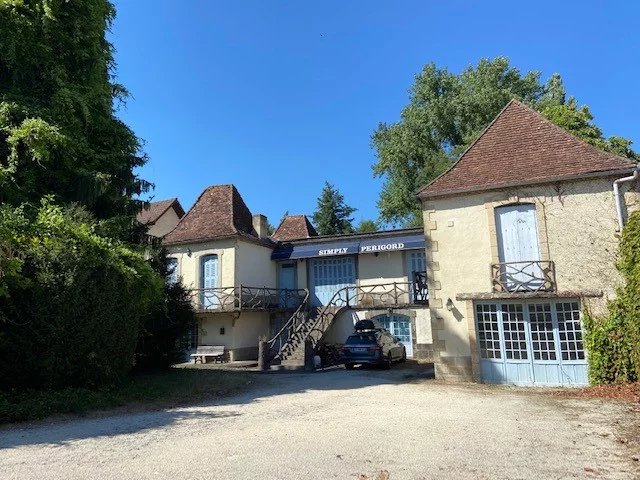 Spacious stone house in centre of Le Bugue