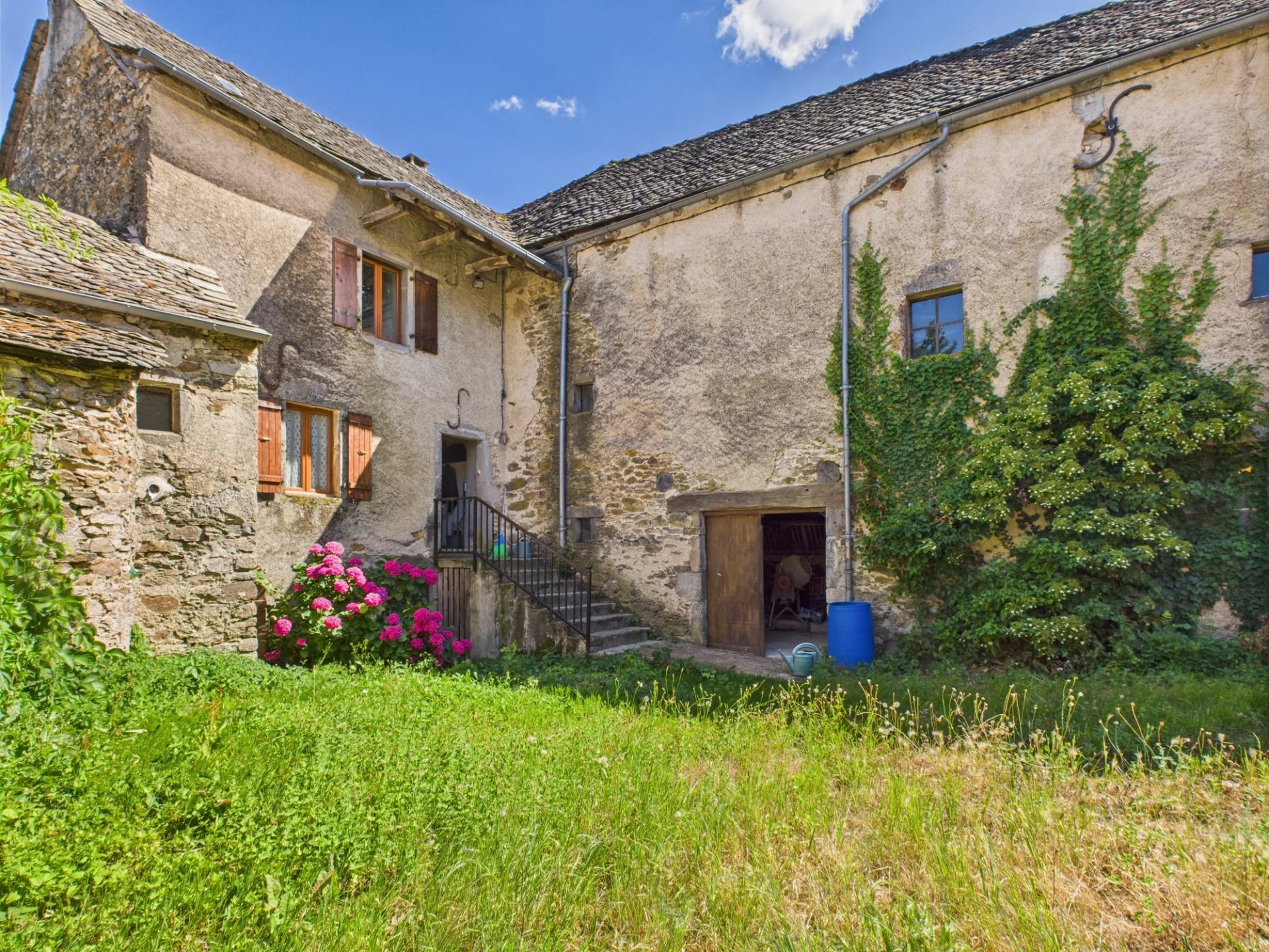 Charmante maison en pierre avec jardin, vue et grand potentiel