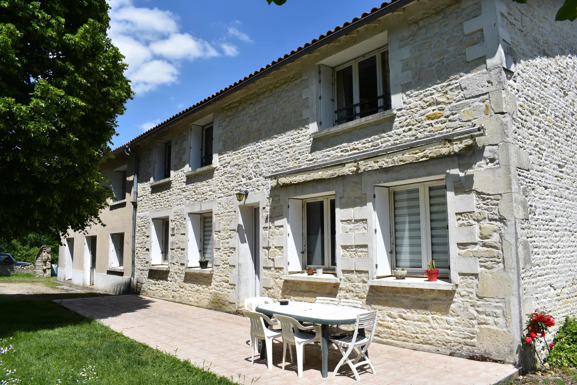 Ensemble de deux maisons à 15 minutes de Niort!