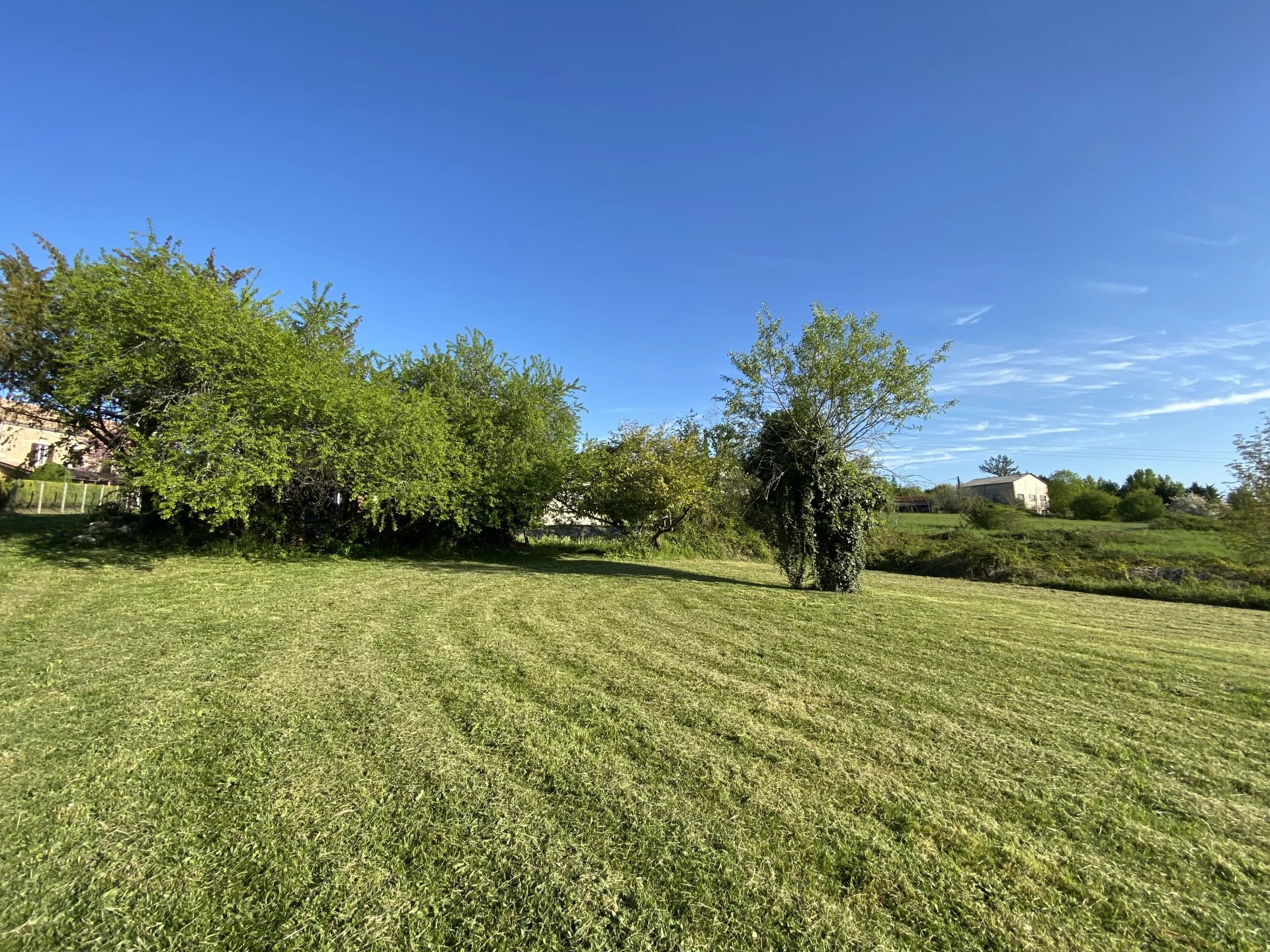 Nice plot of land ideally located in the bastide of Monflanquin