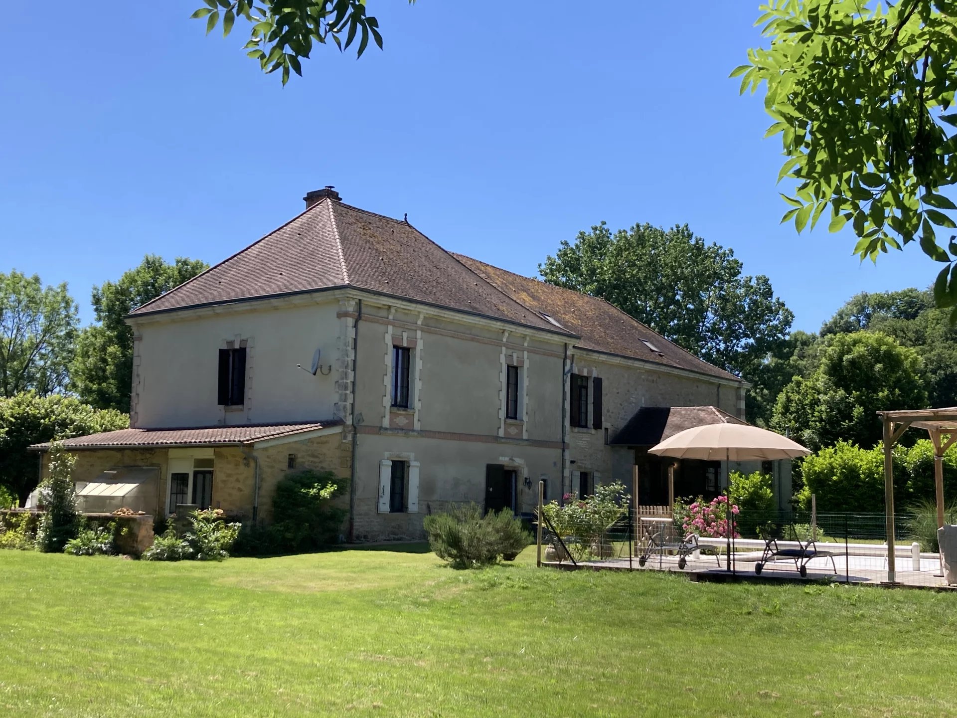 Superbe Moulin Rénové avec Appartement Indépendant – Havre de Paix à la Campagne