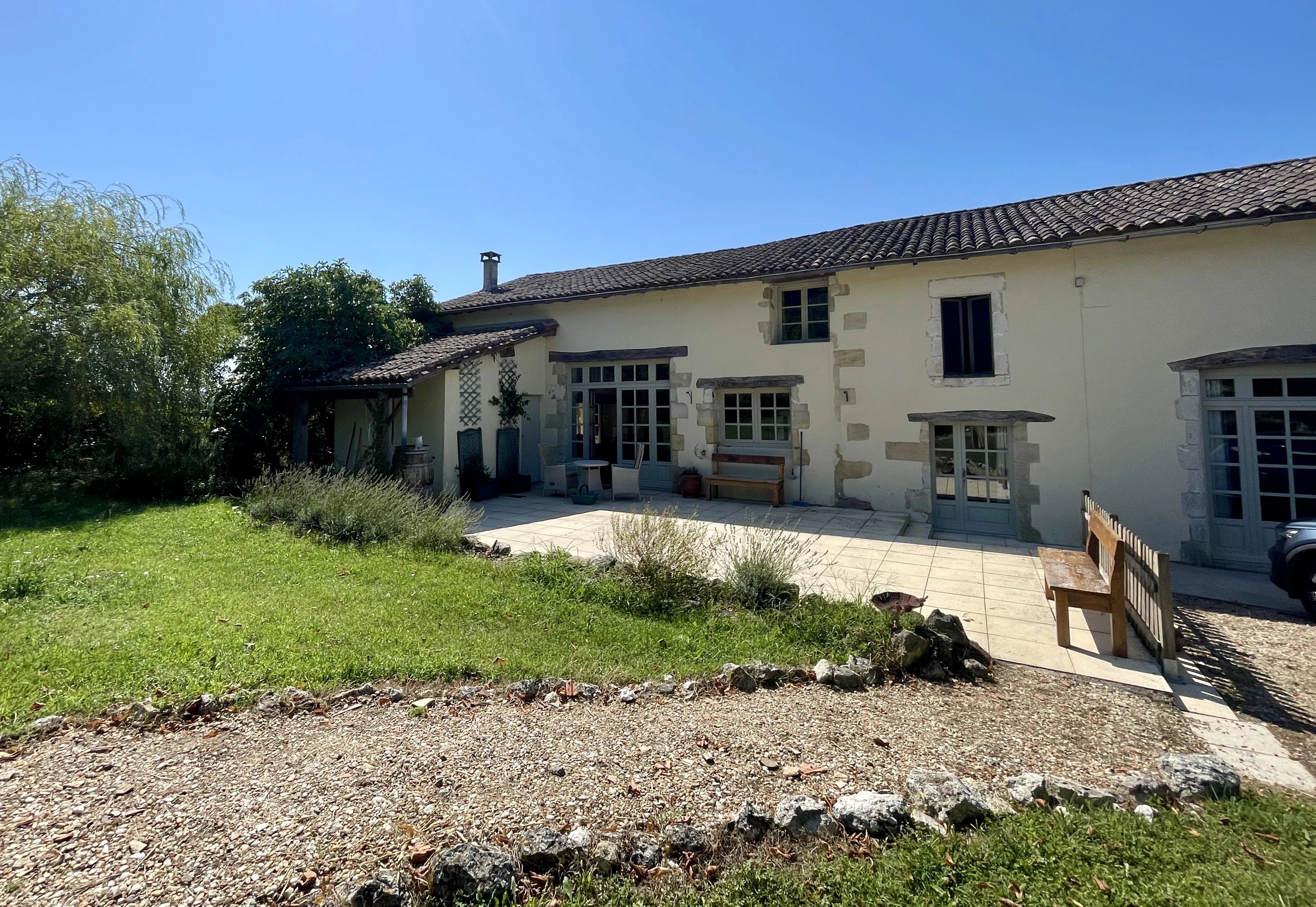 Farmhouse with cottage, pool and 2 hectares