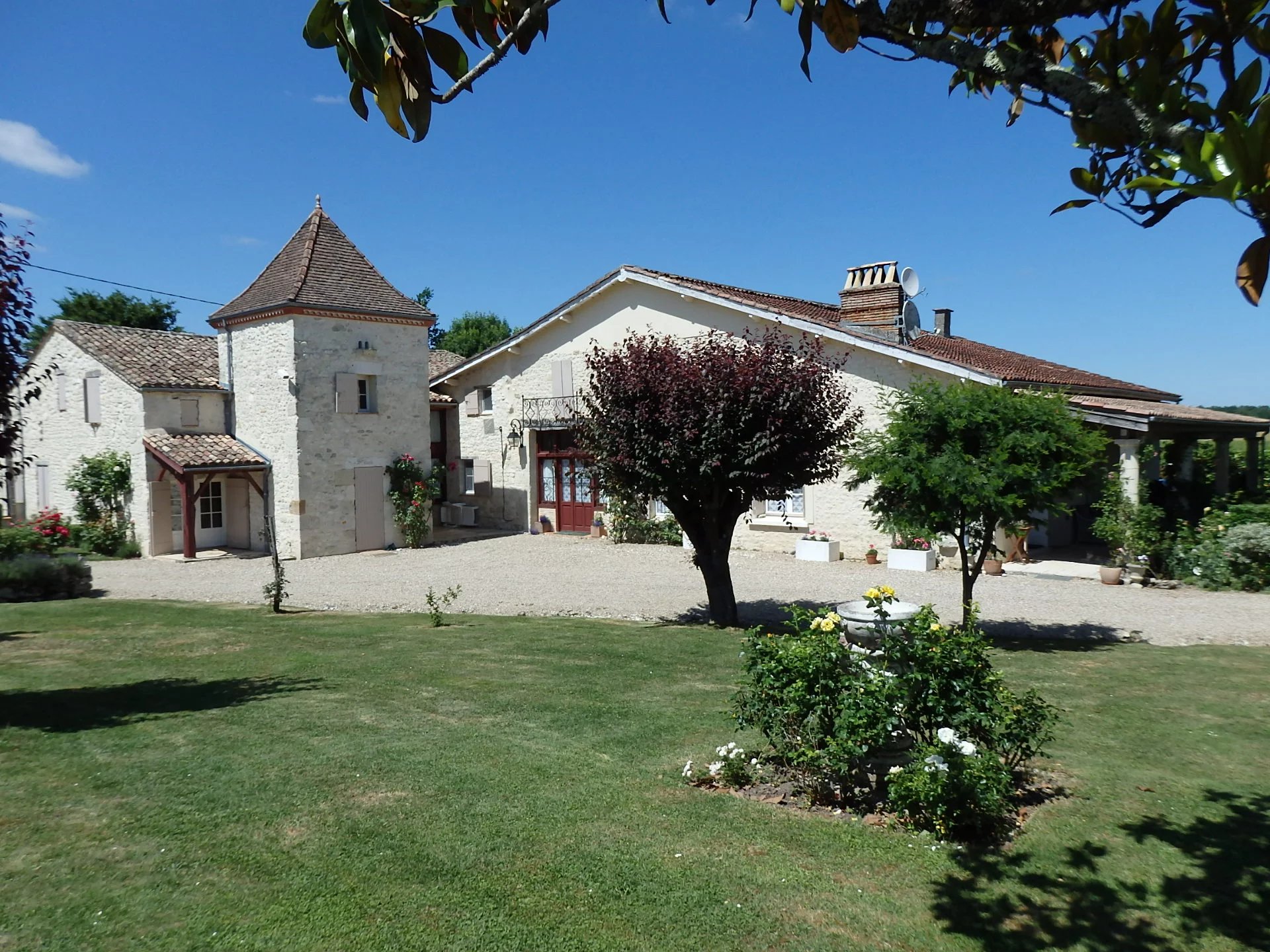 Stone property with income potential, in vineyard setting 10 minutes from Duras